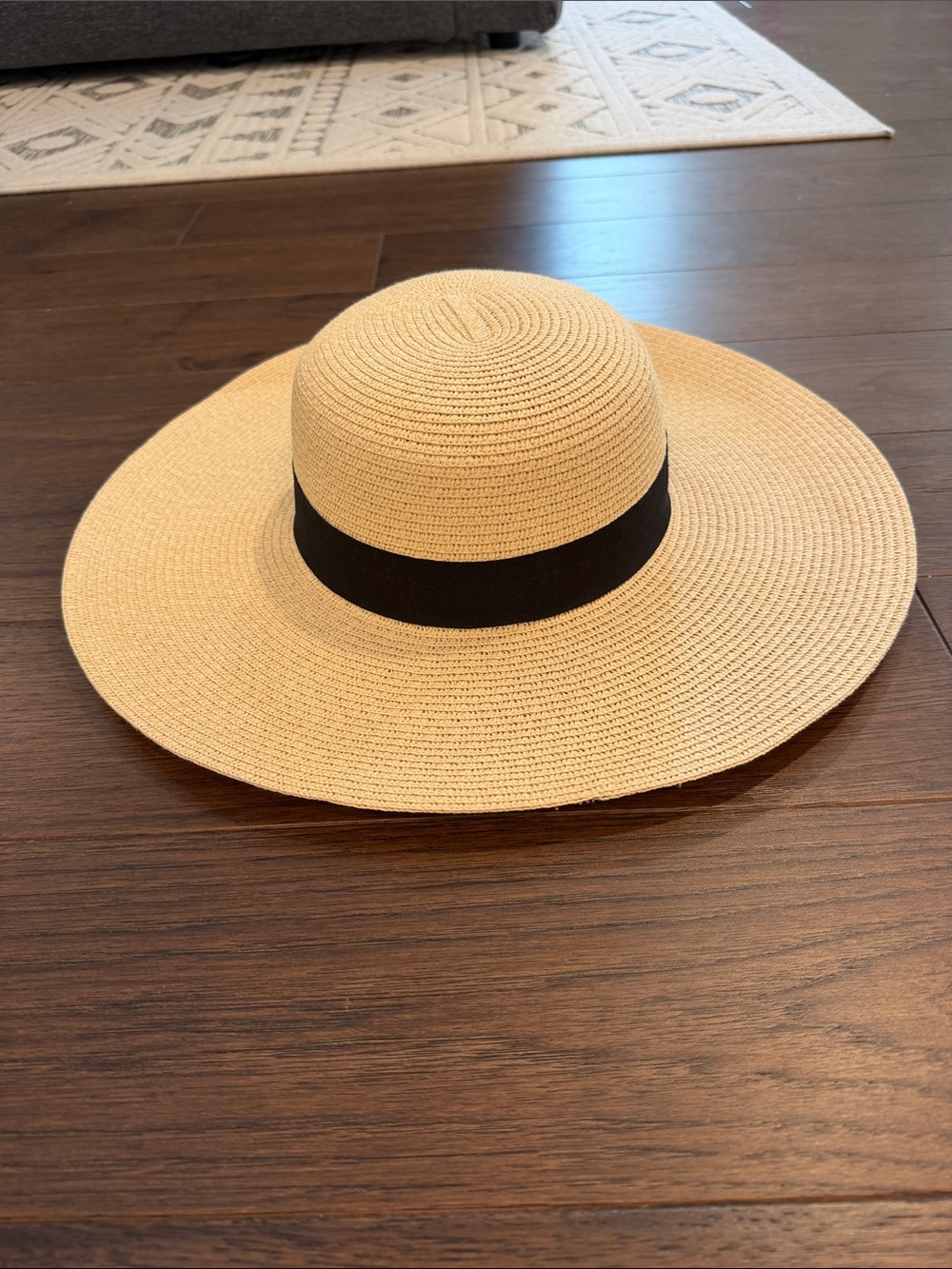 Target Wide Brim Straw Sun Hat with Black Band - C54-077